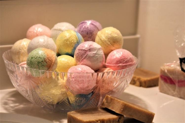 DIY: Easy Bath Bomb Recipe without citric acid